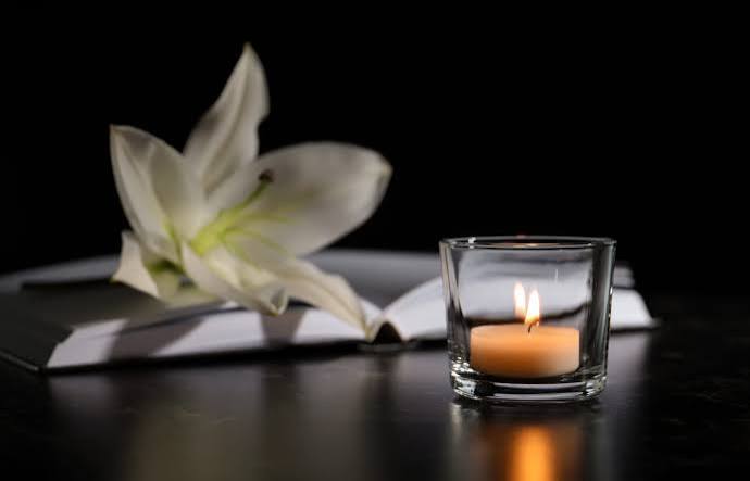 Hommage rendu à une personnalité disparue dans un espace de mémoire dédié à sa carrière