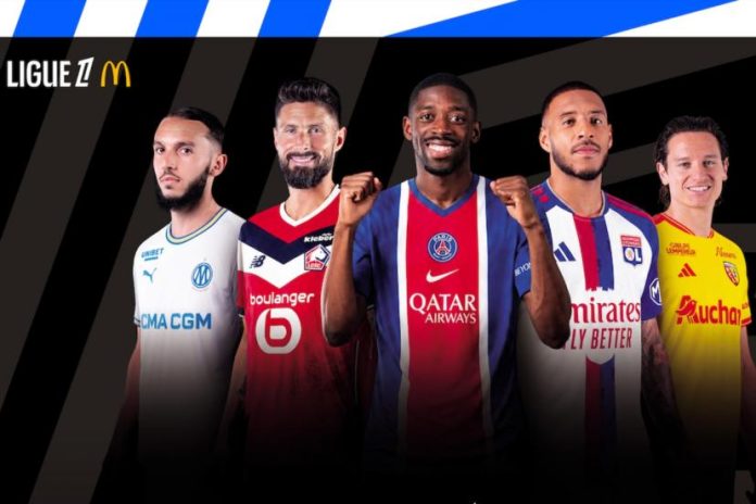 Joueurs de Ligue 1 disputant un match dans un stade français