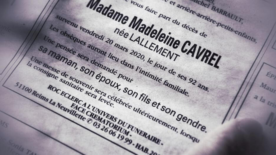 Article annonçant le décès d'une célébrité avec son identité et les circonstances rendues publiques
