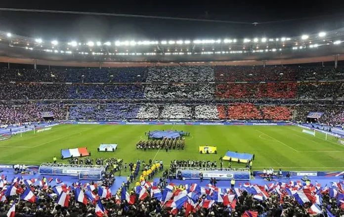 Match de Ligue 1 dans un stade français devant les supporters